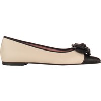 Prettyballerinas - Elegante balzaal met bloem